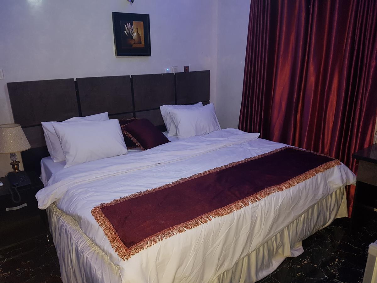 The Resident Hotel Owerri Eksteriør billede